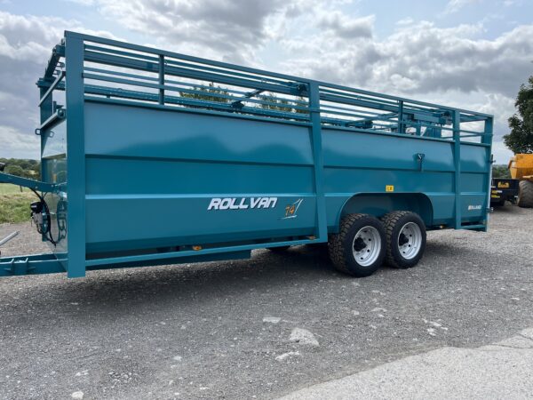 Rolland Rollvan RV742 Cattle trailer