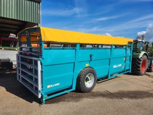 Rolland Rollvan 64 Hydraulic lowering cattle trailer