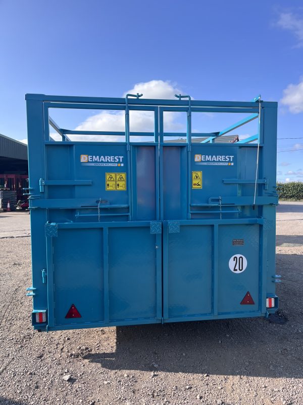Rolland Demarest cattle trailer. - Image 3