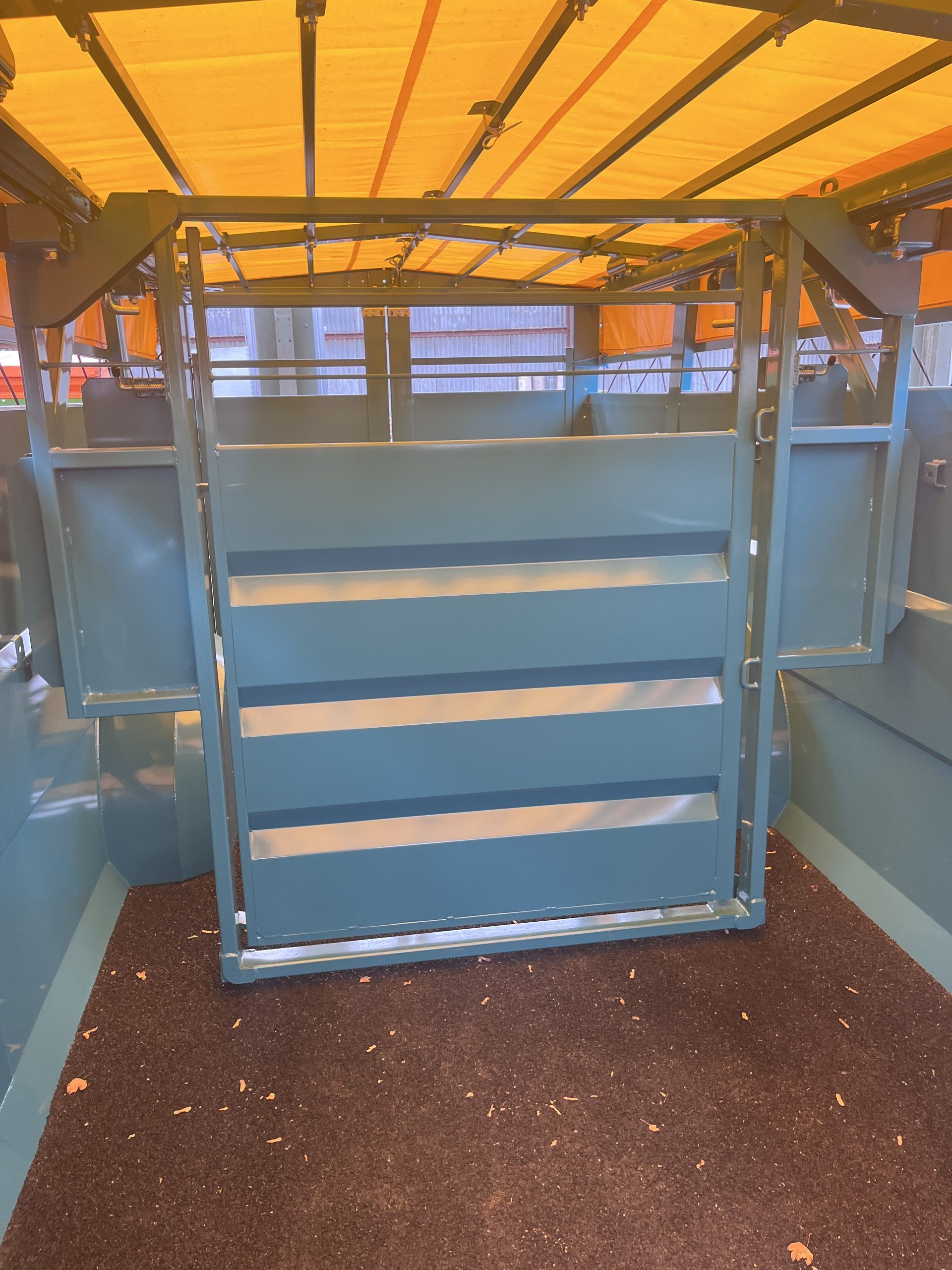 Rolland Rollvan 64 Hydraulic lowering cattle trailer - Image 3
