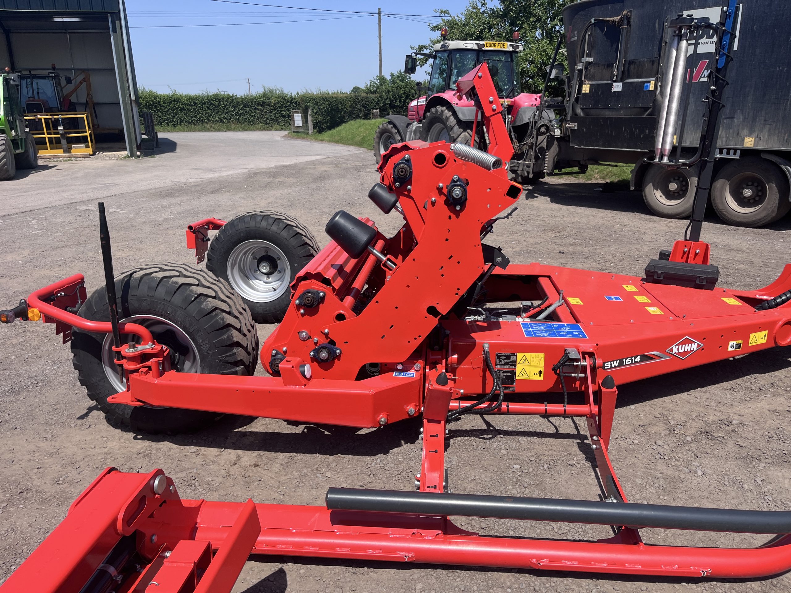 Kuhn SW1614 Bale wrapper - Image 4