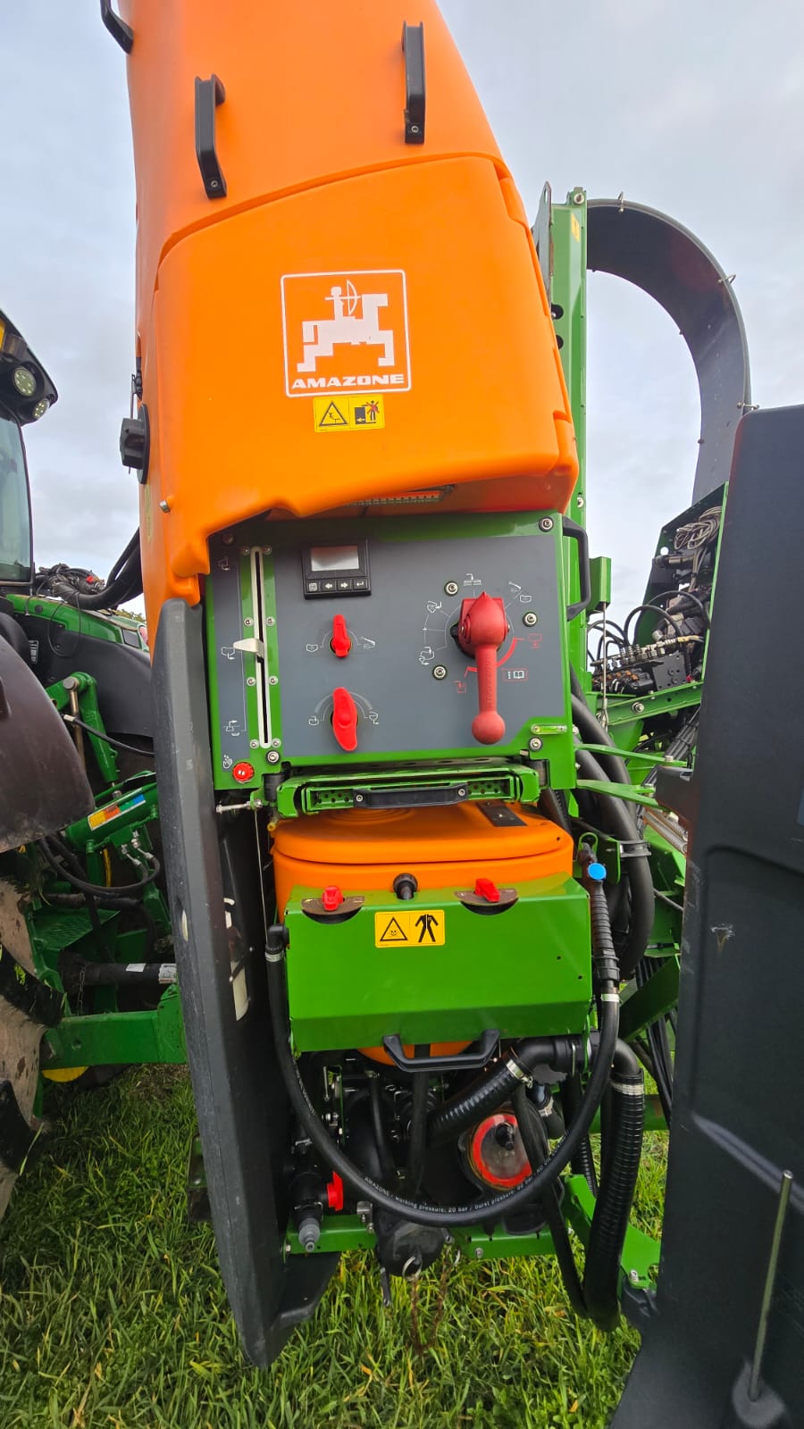 Amazone UF2002 + FT1502 Front tank - Image 3