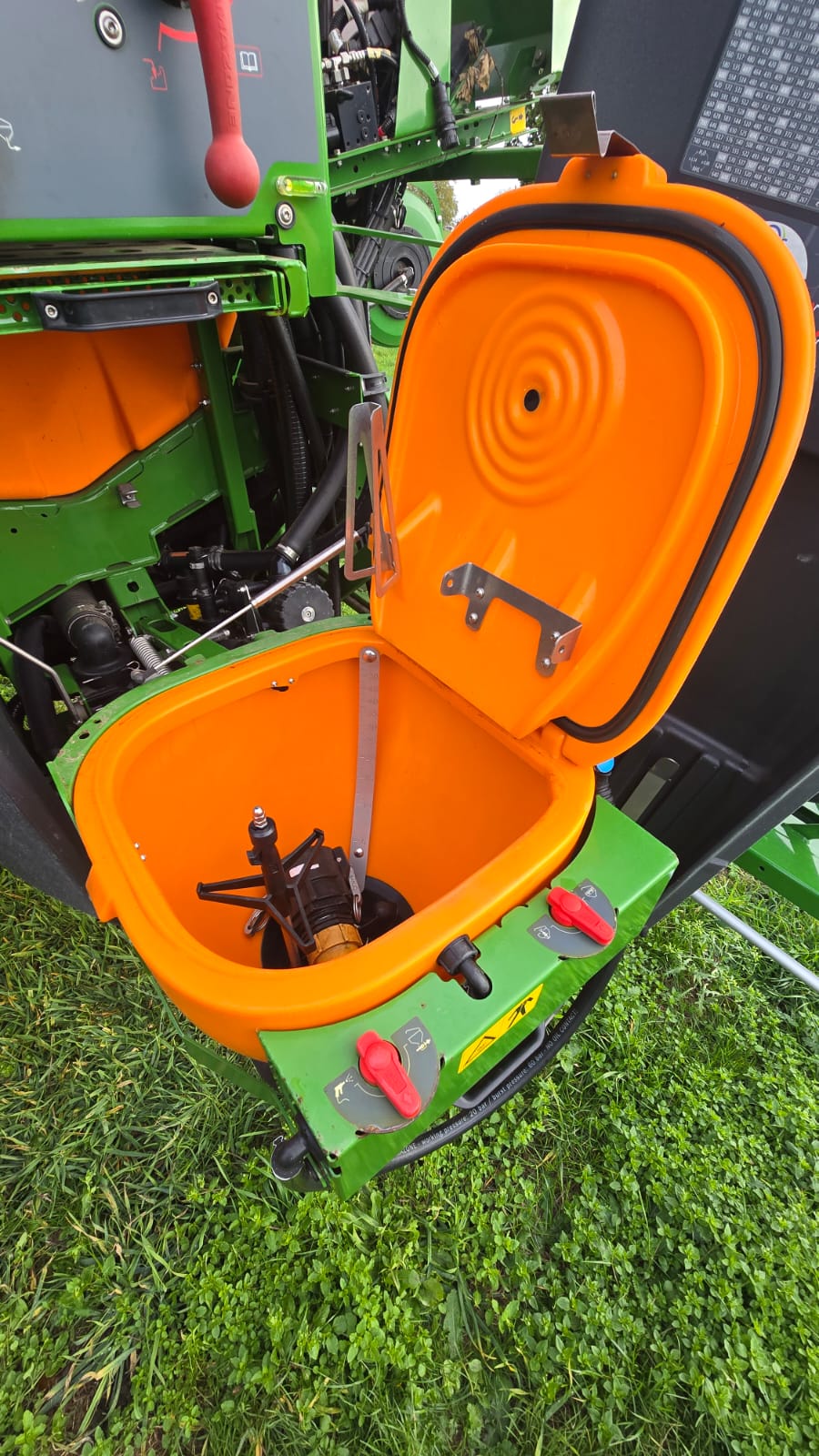 Amazone UF2002 + FT1502 Front tank - Image 7